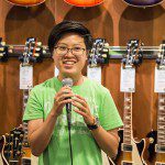 illy行銷副理BROOK分享咖啡與音樂的關係，同場介紹小野洋子聯名款咖啡杯