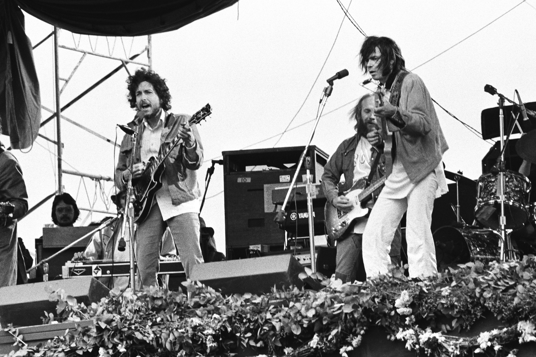 Bob Dylan & Neil Young Performing At SNACK