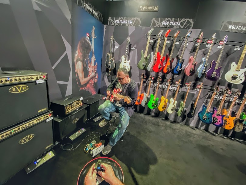 EVH今年也復刻了Van Halen經典的科學怪人造型吉他