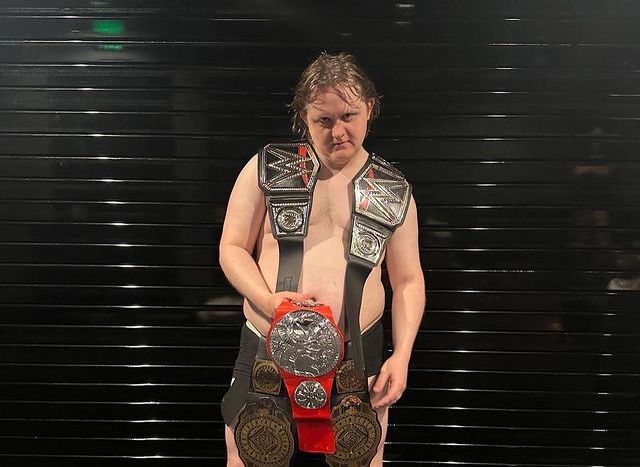 路易斯卡柏狄奪冠化身摔角選手慶功 – 截自Lewis Capaldi Instagram – 1