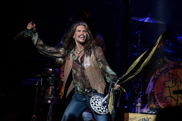 Aerosmiths-Steven-Tyler-Returns-To-Stage-For-First-Time-Since-Vocal-Injury
